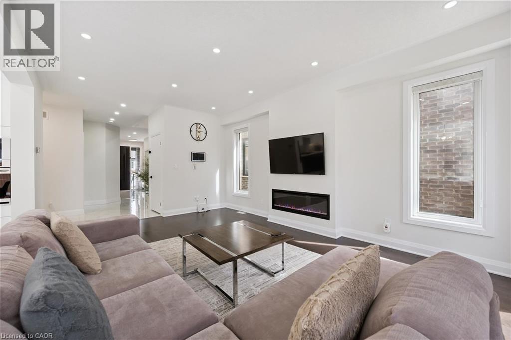 552 NATHALIE Crescent thumbnail 12