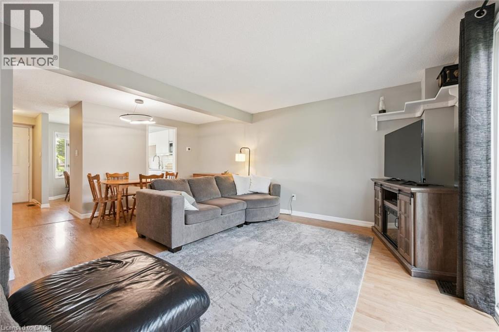 315 MAYVIEW Crescent Unit# B thumbnail 18