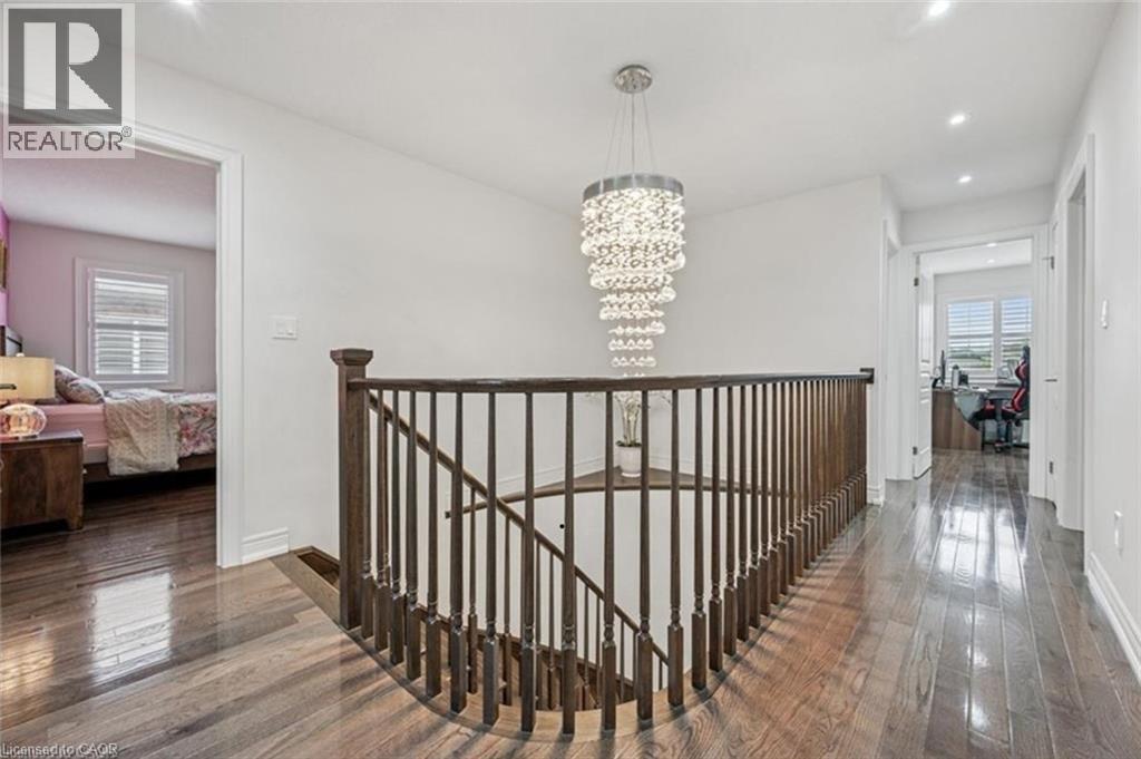 77 EAGLECREST Street thumbnail 15