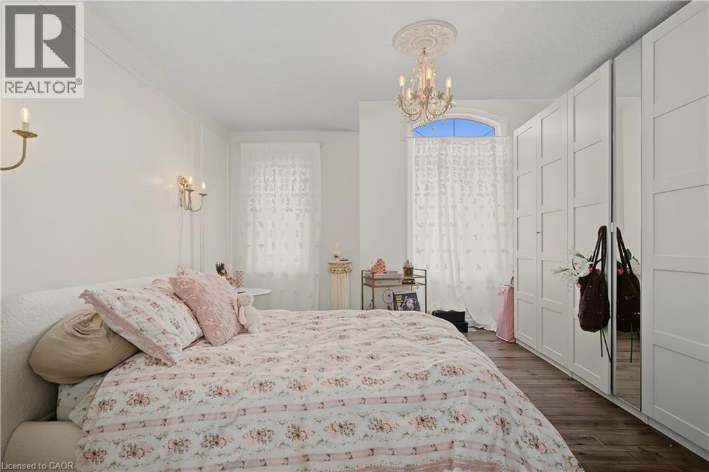 422 RIDEAU RIVER Street thumbnail 36