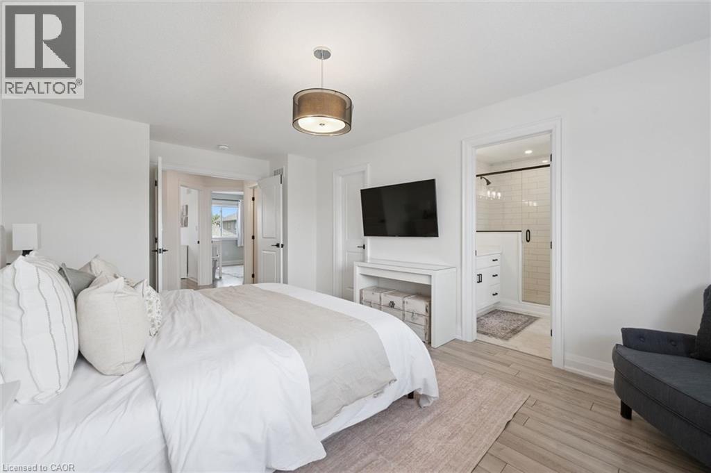 130 WOODBERRY Crescent thumbnail 25