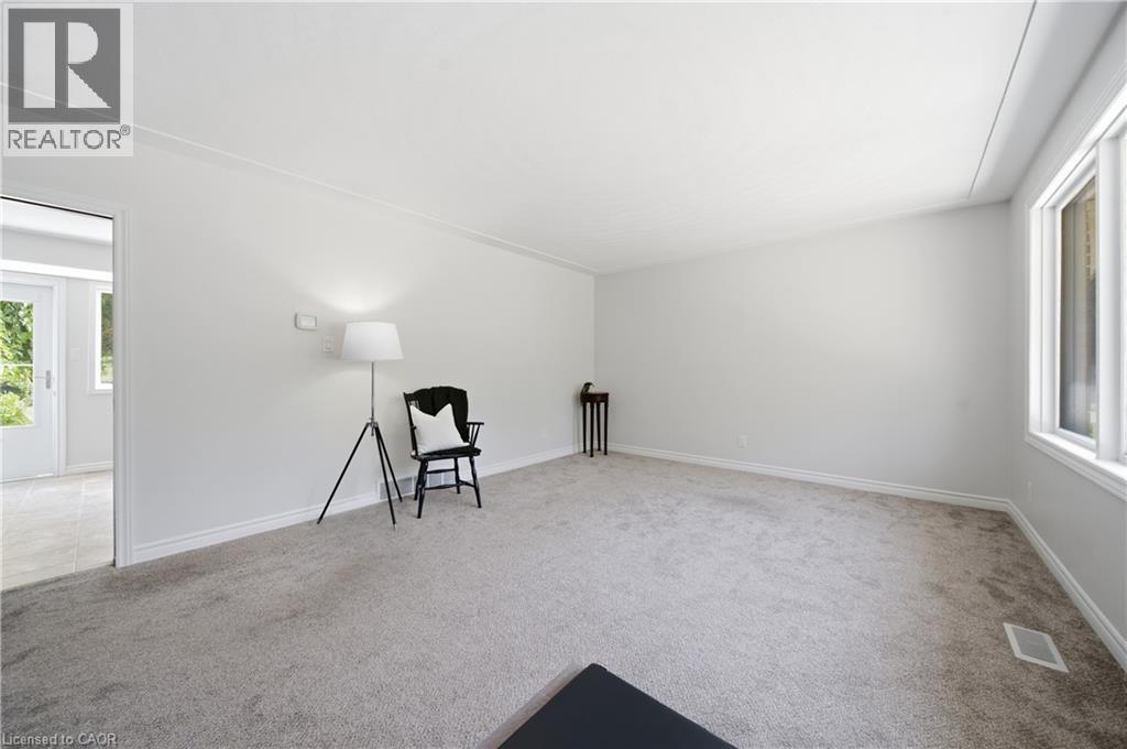 64 WARREN Road thumbnail 9