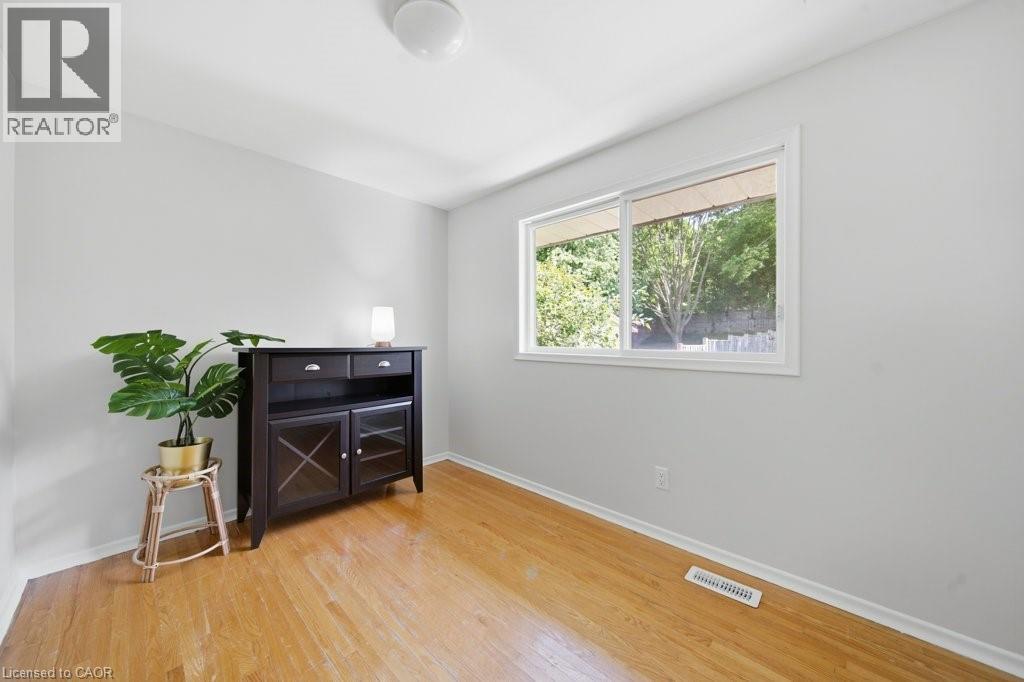 64 WARREN Road thumbnail 15