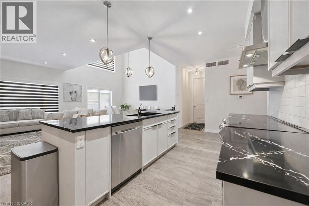 972 STONECLIFFE Walk Unit# 18 thumbnail 13
