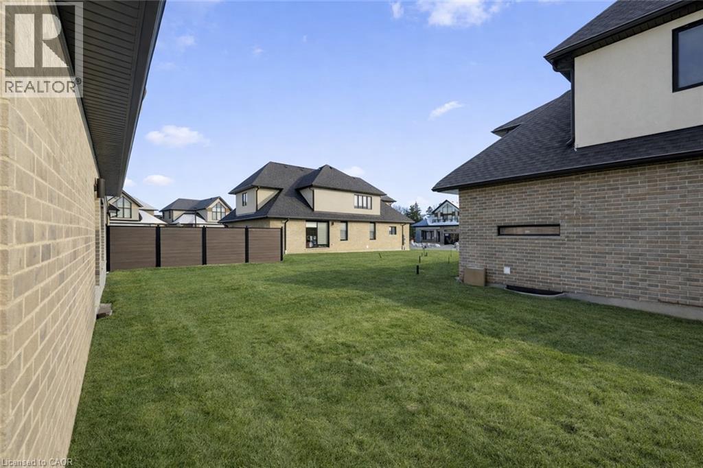 972 STONECLIFFE Walk Unit# 18 thumbnail 40