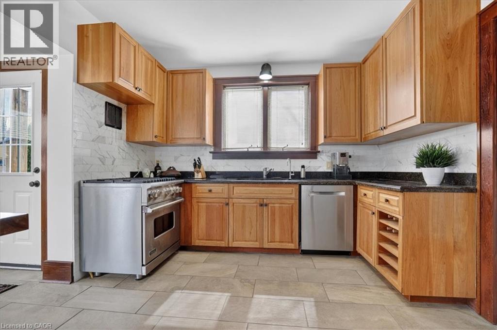 859 QUEEN'S Boulevard thumbnail 12