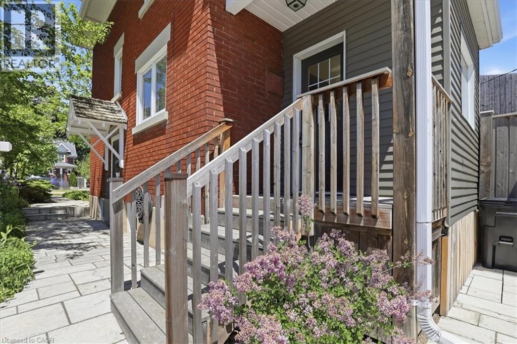 859 QUEEN'S Boulevard thumbnail 4