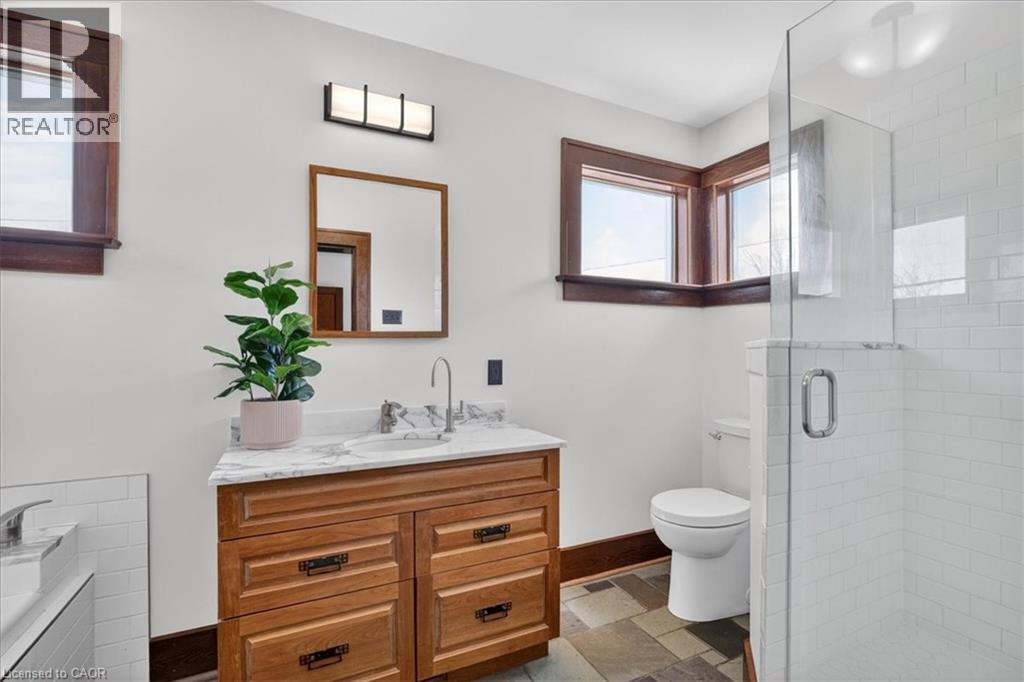 859 QUEEN'S Boulevard thumbnail 23