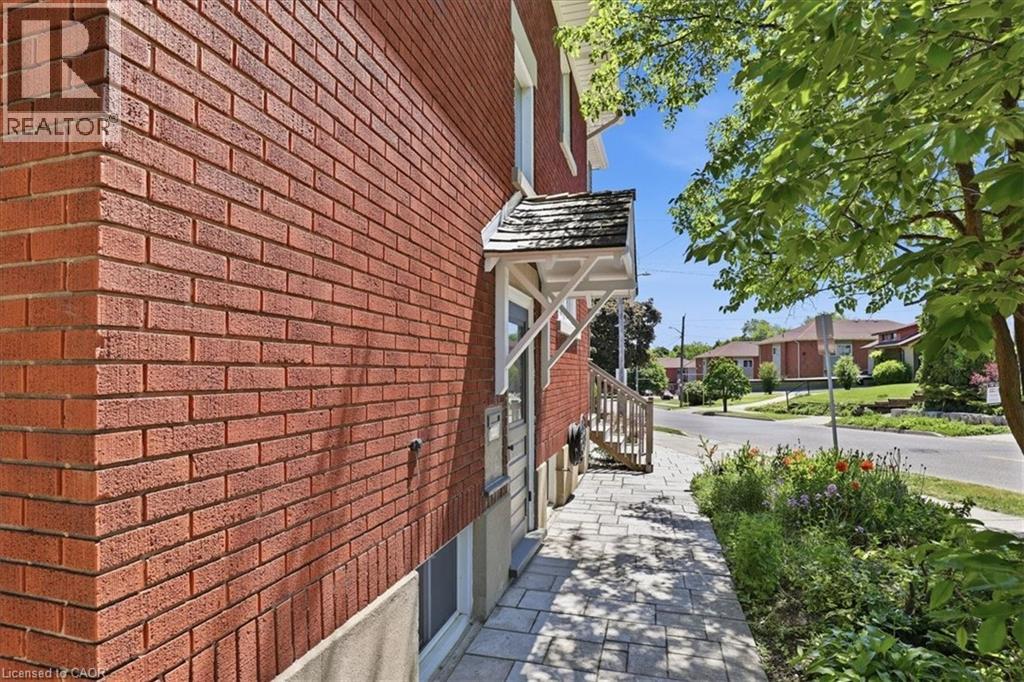 859 QUEEN'S Boulevard thumbnail 36