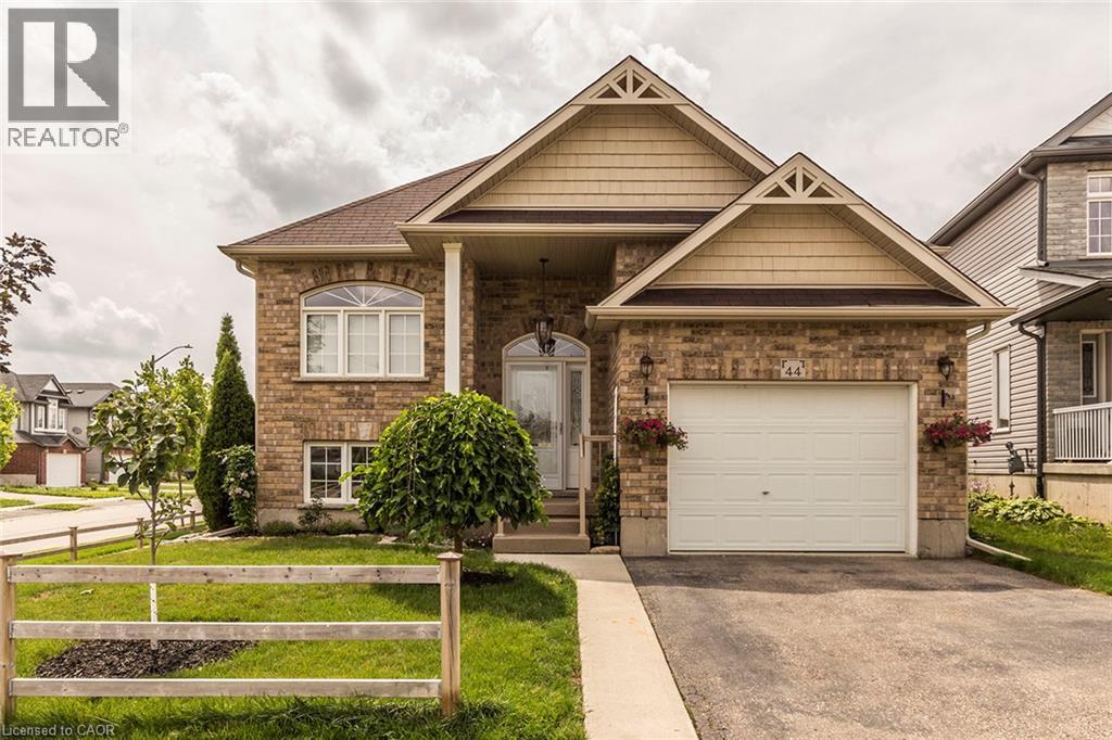 44 LEMON GRASS Street