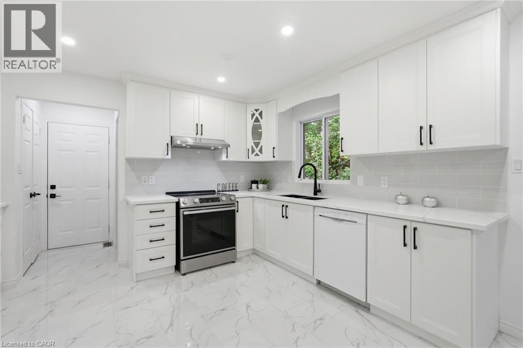 292 THORNCREST Drive thumbnail 17