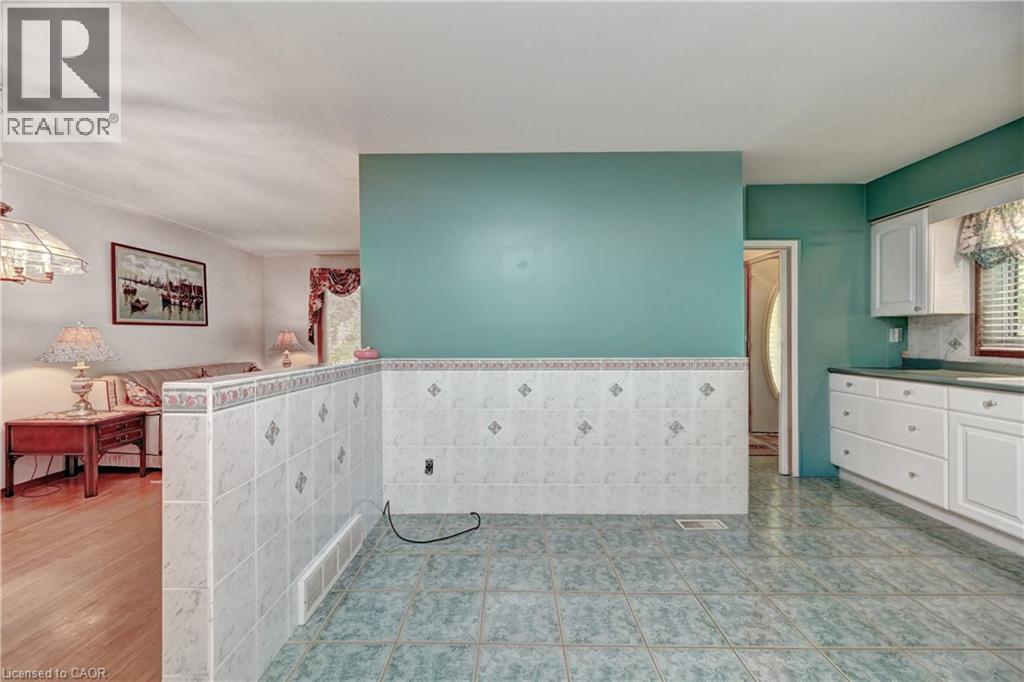 132 FOREST HILL Drive thumbnail 18