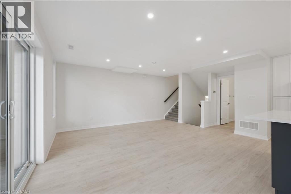 525 ERINBROOK Drive Unit# B039 thumbnail 11