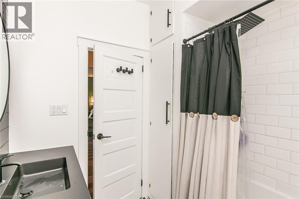 393 HURON Street thumbnail 9