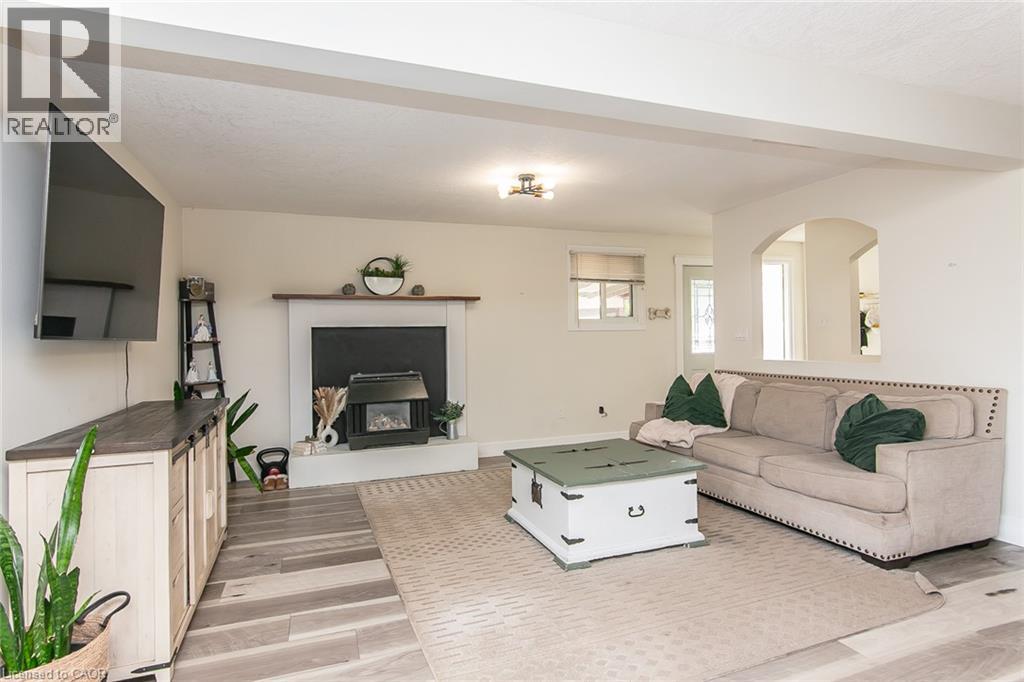 393 HURON Street thumbnail 19
