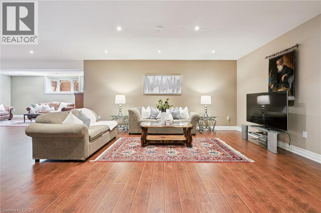 596 REGAL Place thumbnail 34