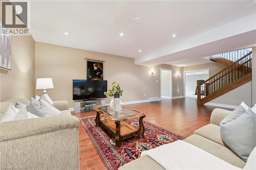 596 REGAL Place thumbnail 35