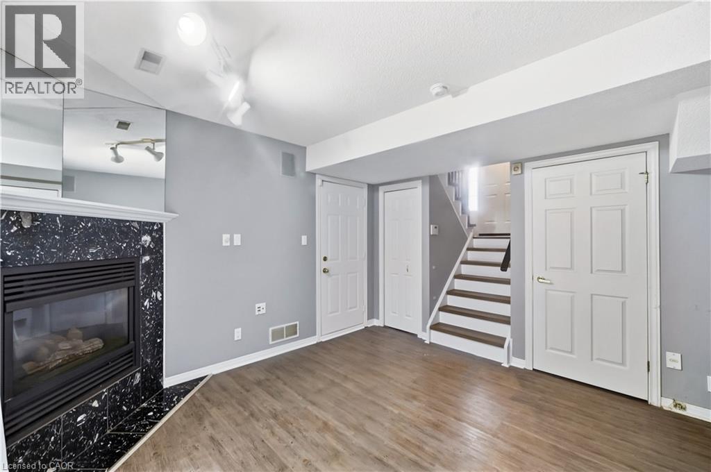 692 GRANGE Crescent thumbnail 23