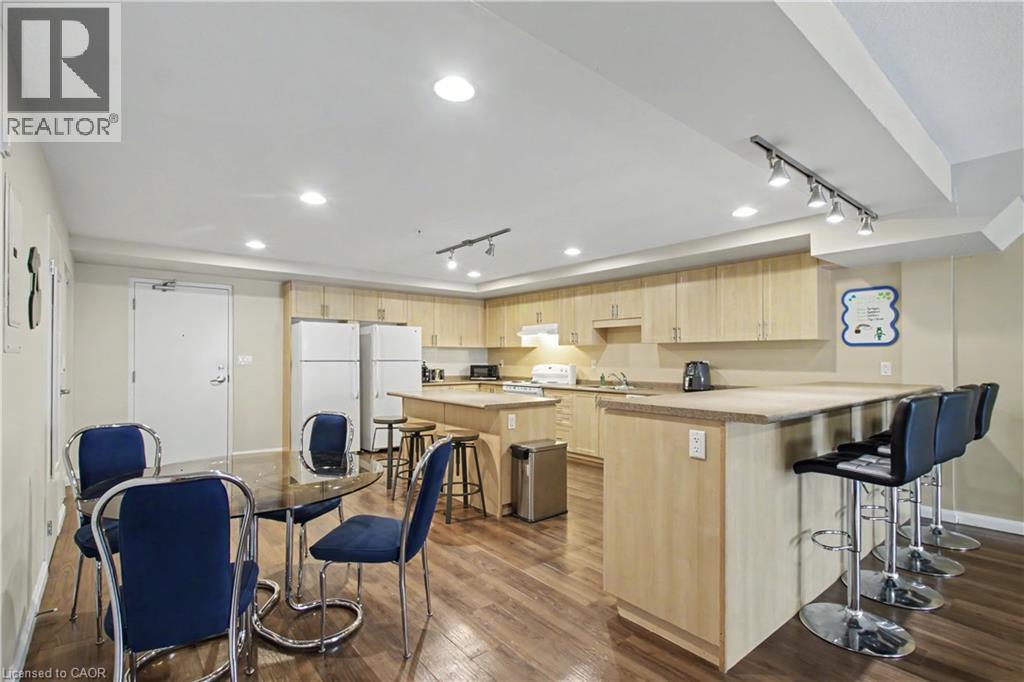 96 UNIVERSITY Avenue W thumbnail 11