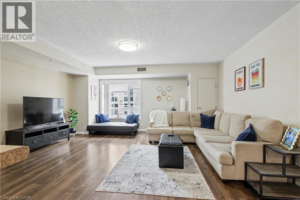 96 UNIVERSITY Avenue W thumbnail 12