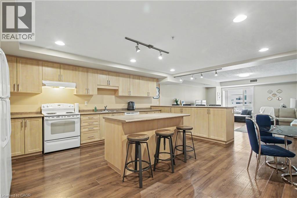 96 UNIVERSITY Avenue W thumbnail 13