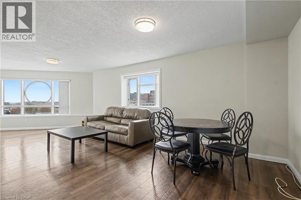 96 UNIVERSITY Avenue W thumbnail 14