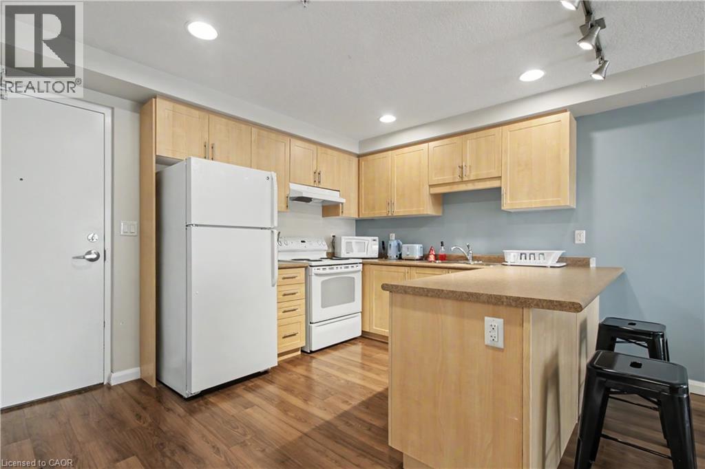 96 UNIVERSITY Avenue W thumbnail 16