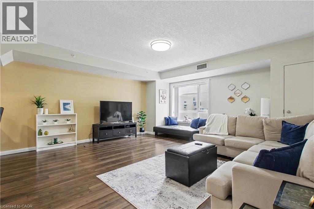 96 UNIVERSITY Avenue W thumbnail 4