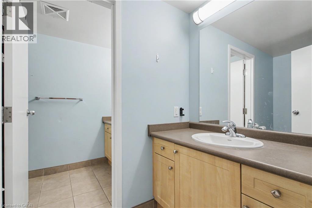96 UNIVERSITY Avenue W thumbnail 7