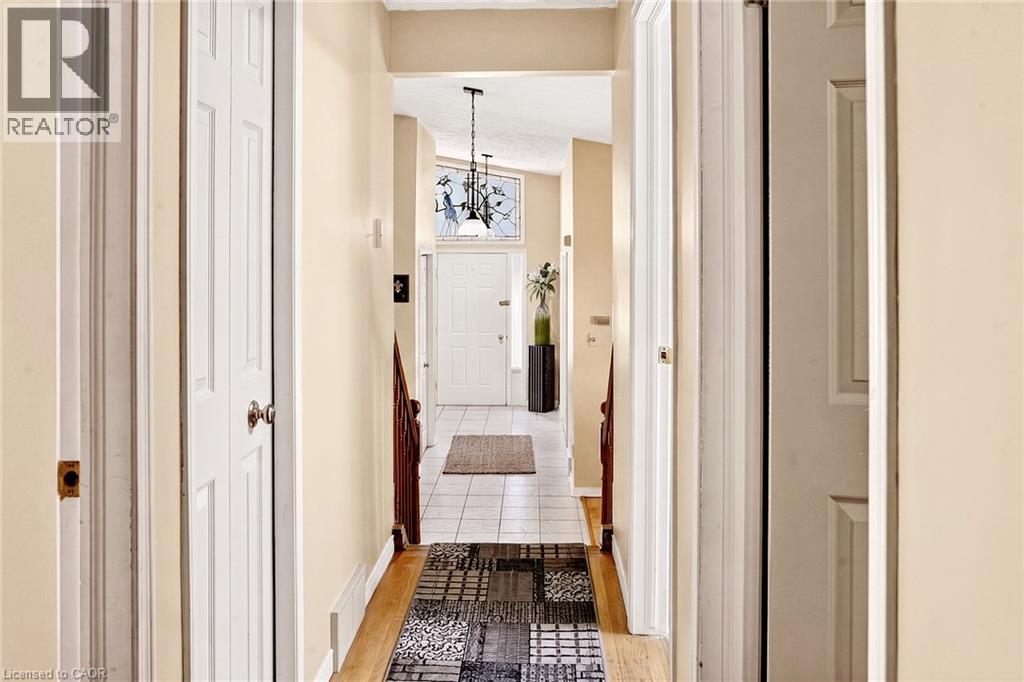 6 LANARK Crescent thumbnail 32