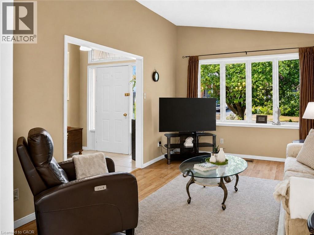 6 LANARK Crescent thumbnail 9