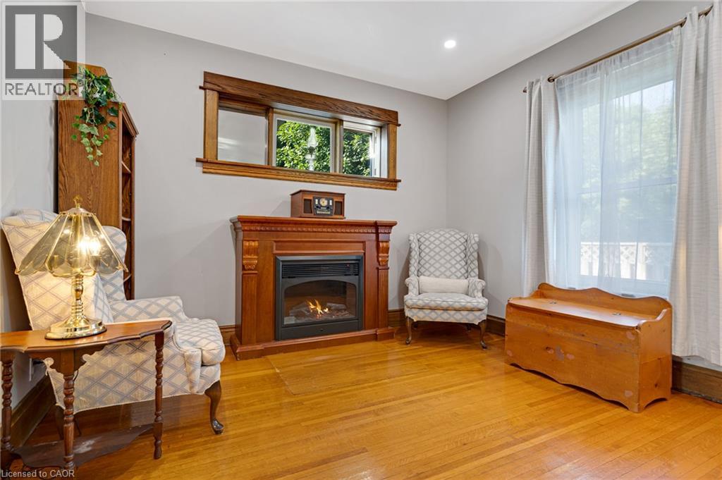 630 LAWRENCE Street thumbnail 13