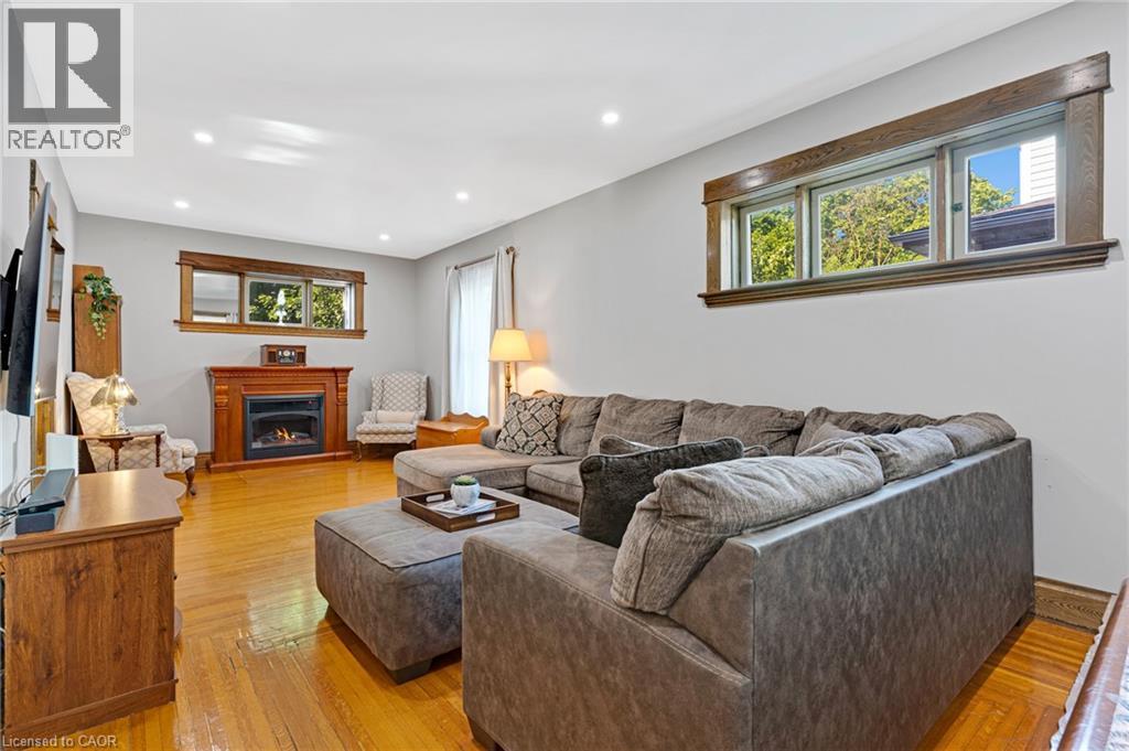 630 LAWRENCE Street thumbnail 9