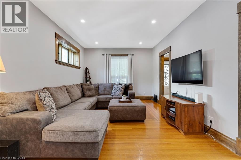 630 LAWRENCE Street thumbnail 11