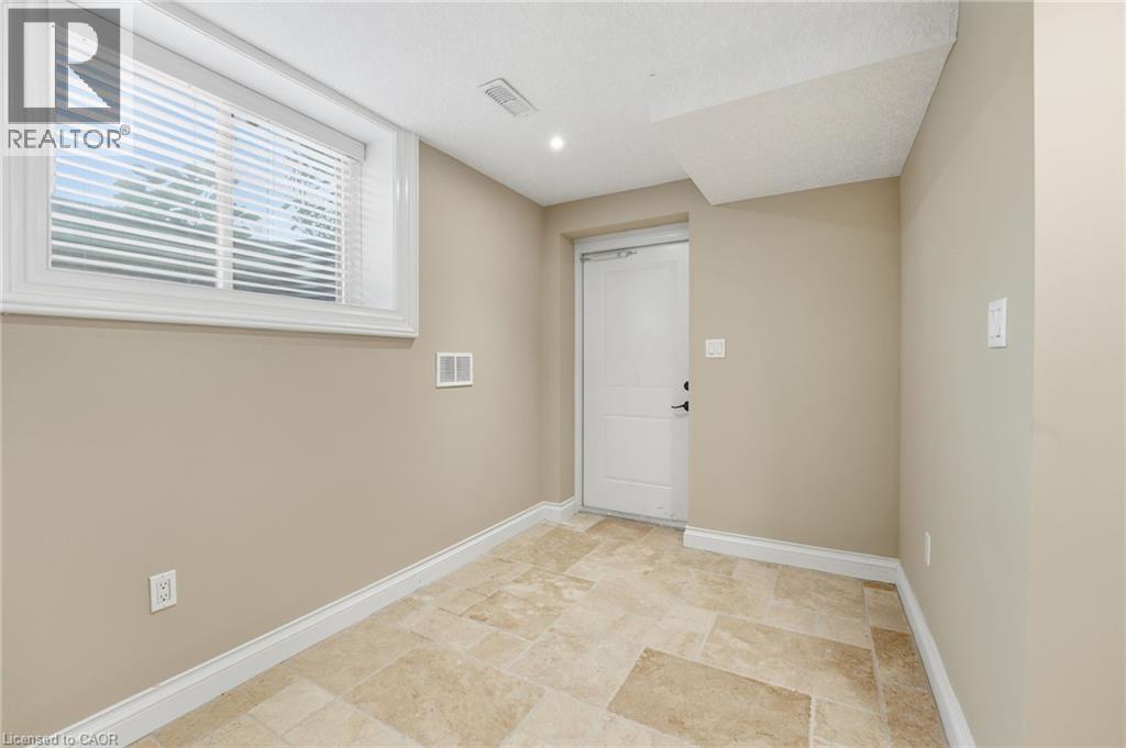 855 AVENUE Road thumbnail 44