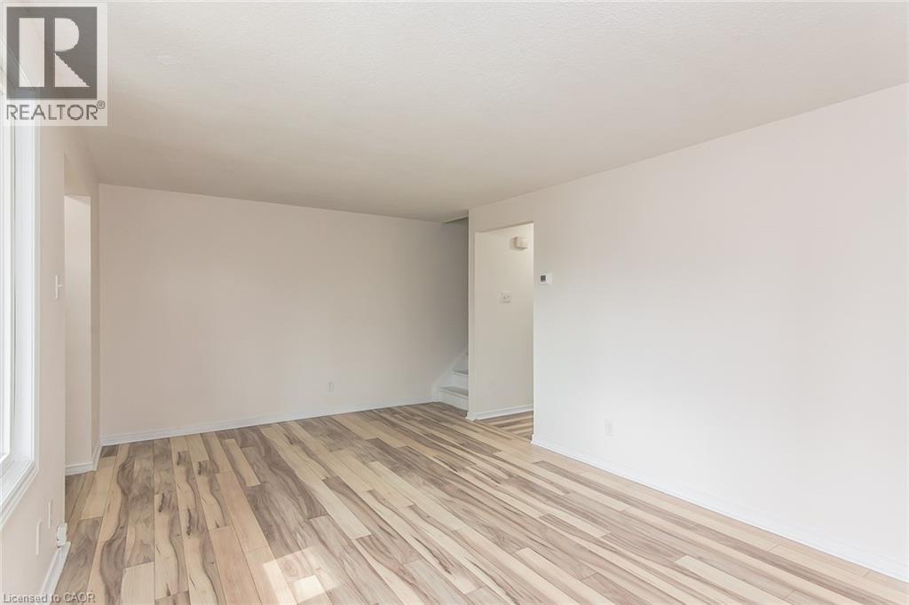 279 SANDOWNE Drive Unit# 7 thumbnail 9