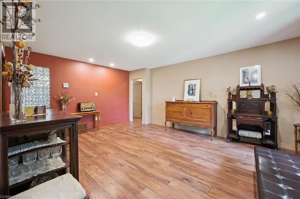 410 AVENUE Road thumbnail 5