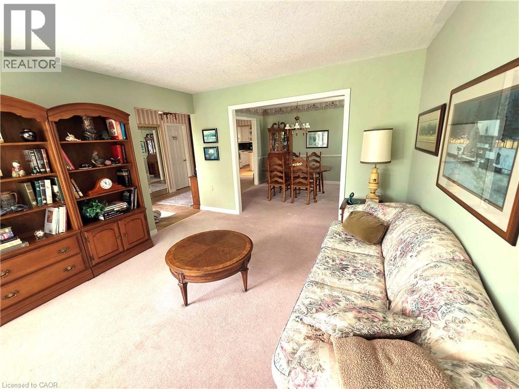 137 FOXBORO Drive thumbnail 6