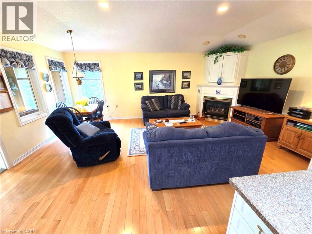 137 FOXBORO Drive thumbnail 8