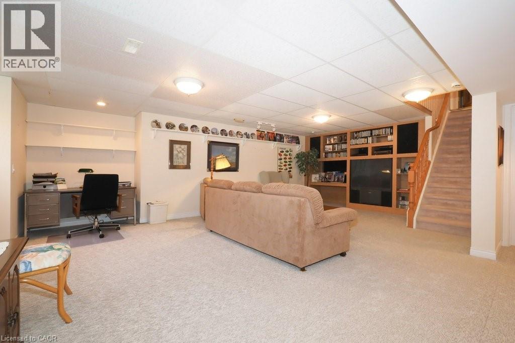 137 FOXBORO Drive thumbnail 25