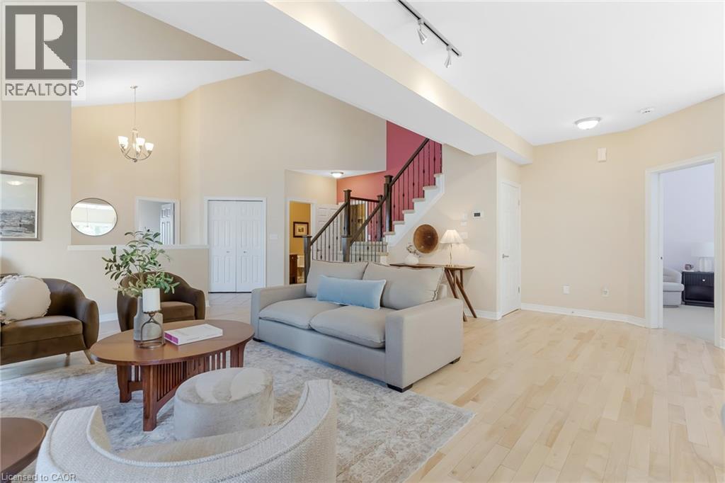 227 CHESTNUT HILL Crescent thumbnail 18