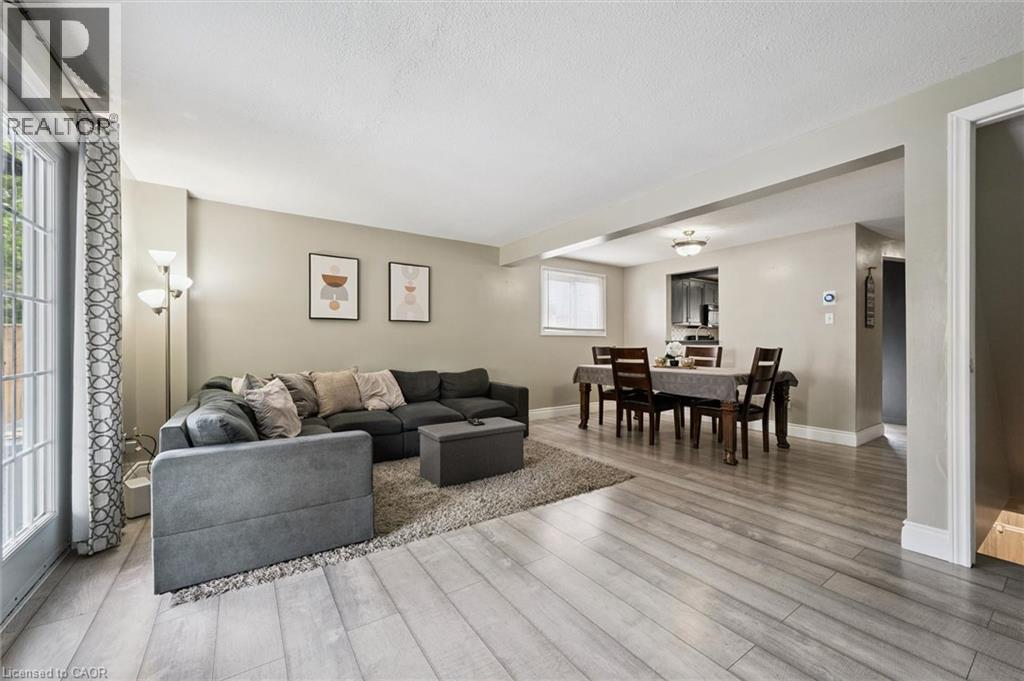 20 HEATHWOOD Court thumbnail 9