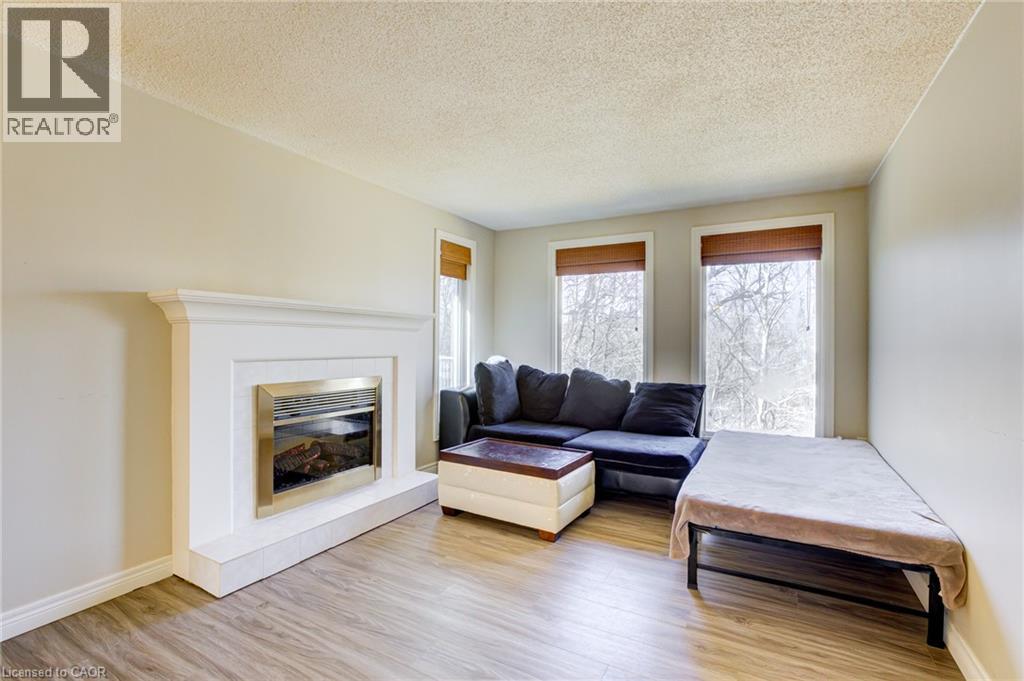 22 BLACKHORNE Crescent thumbnail 13