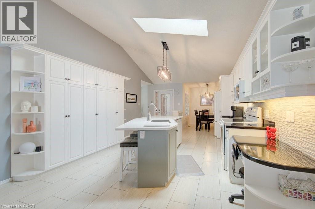 330 LAKE LOUISE Boulevard thumbnail 14
