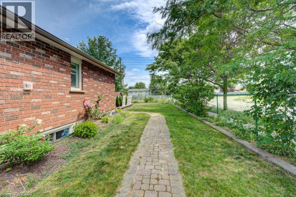 330 LAKE LOUISE Boulevard thumbnail 44