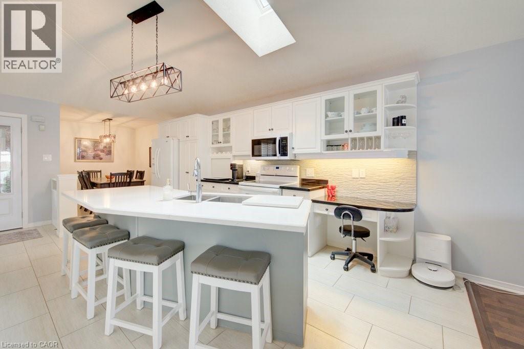 330 LAKE LOUISE Boulevard thumbnail 13