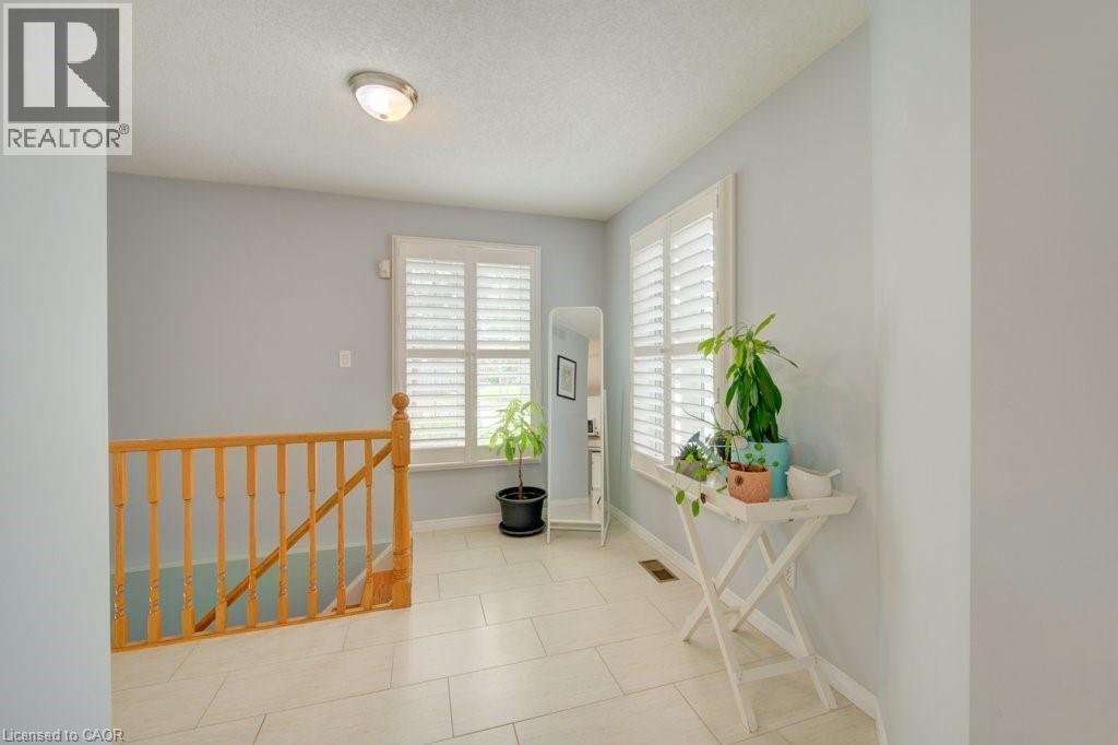 330 LAKE LOUISE Boulevard thumbnail 9