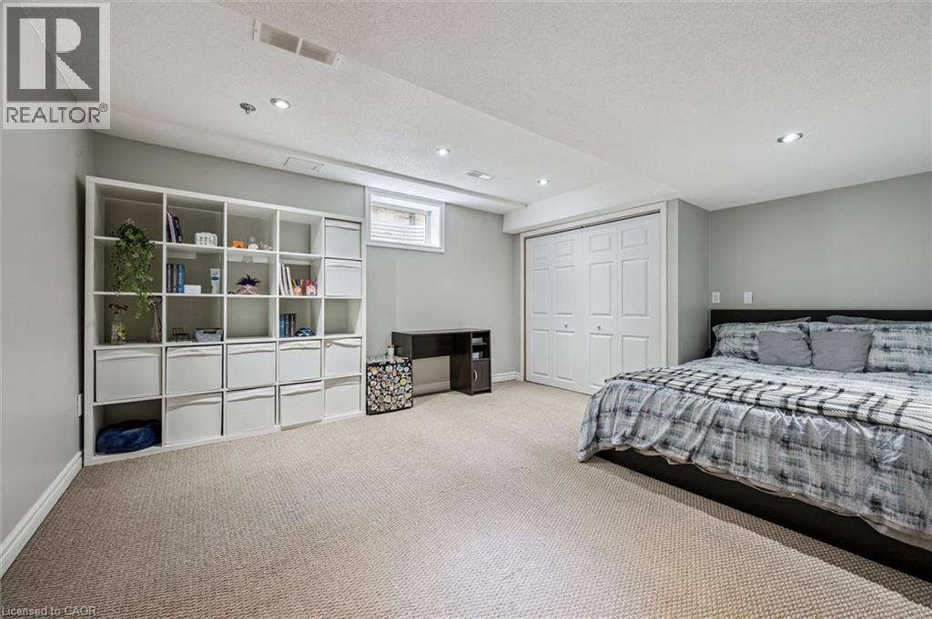 707 COMMONWEALTH Crescent thumbnail 34