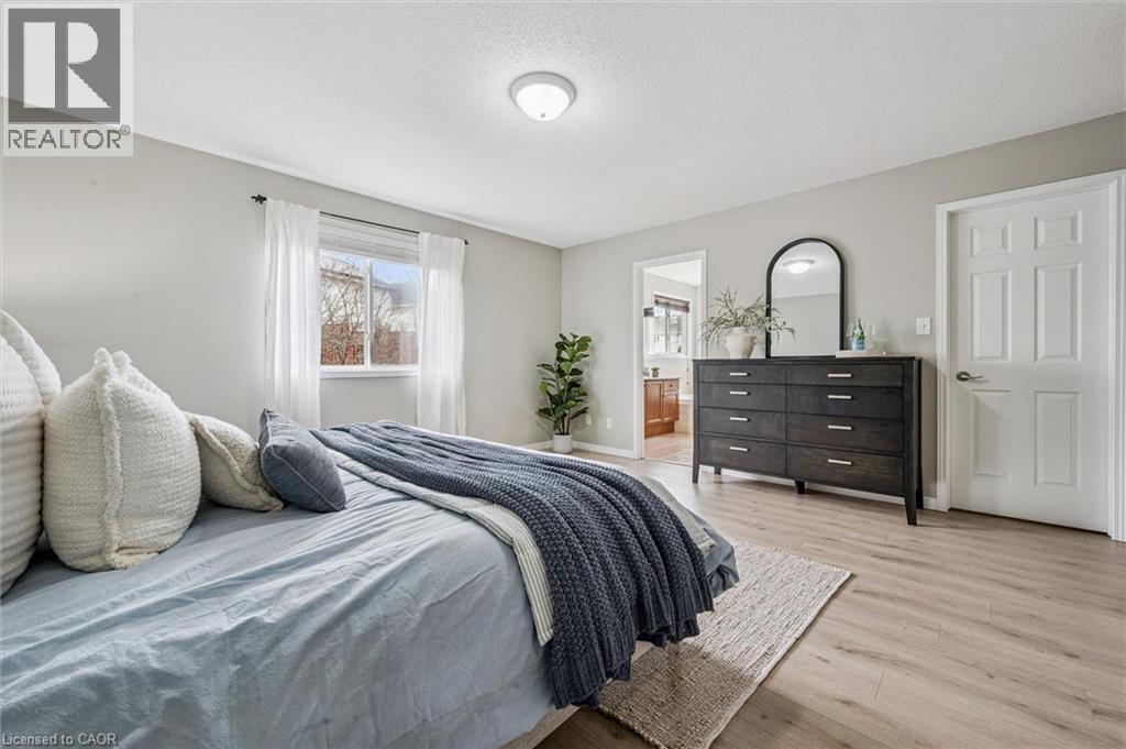 707 COMMONWEALTH Crescent thumbnail 27