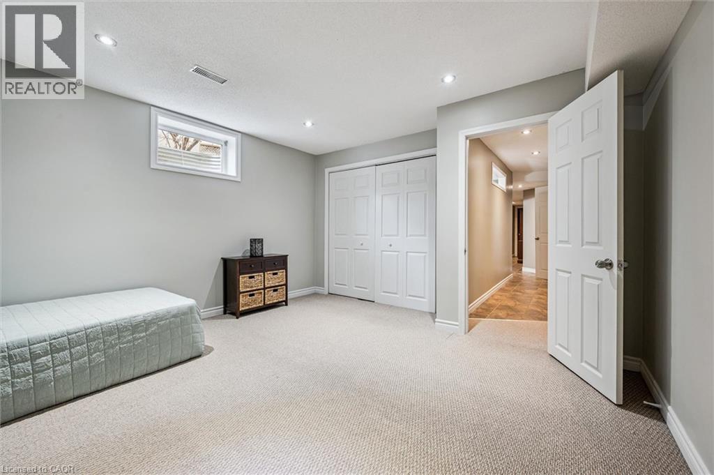 707 COMMONWEALTH Crescent thumbnail 33